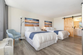 Charming Suite: Smart TV, Modern Amenities & Pool Access